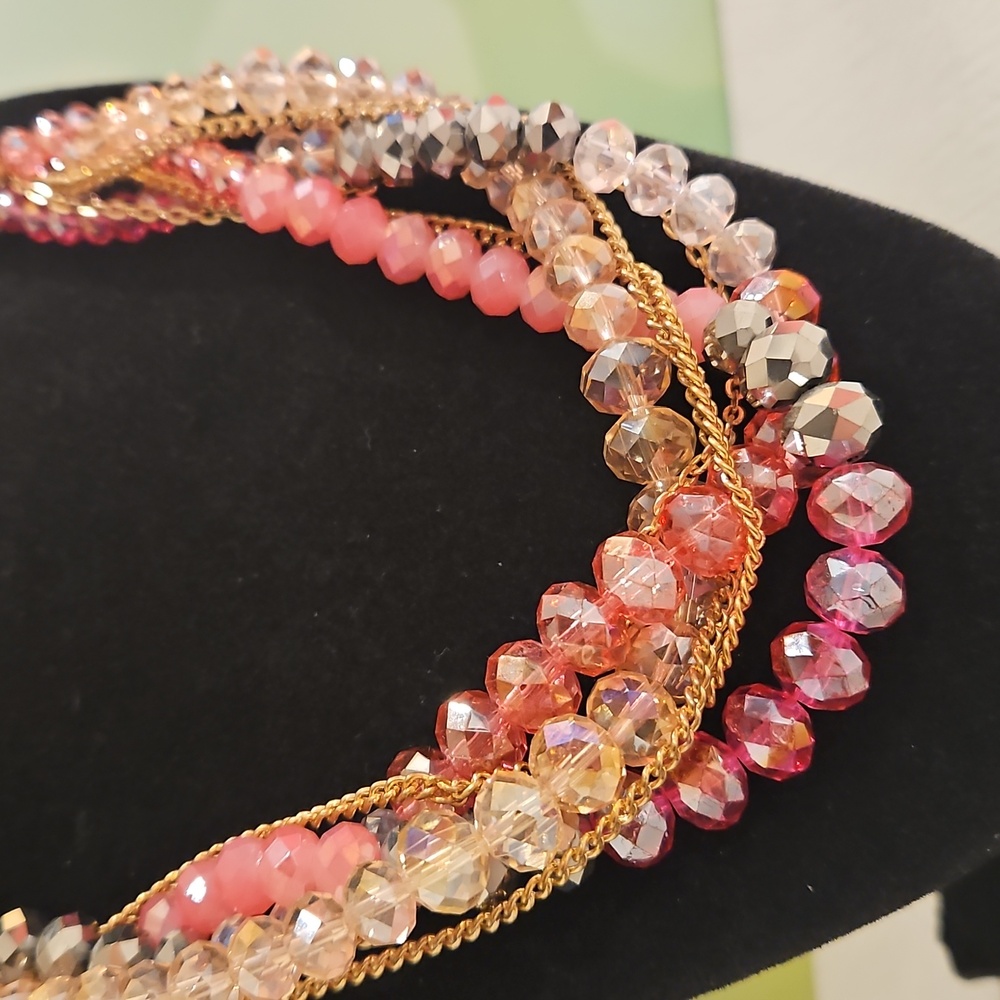 ALI KHAN NEW YORK Crystal necklace in shades of pink and silver gold tone